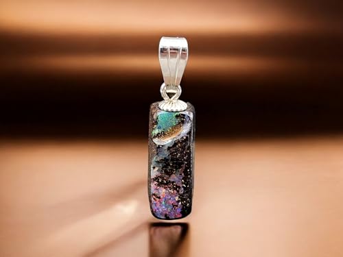 Herrlicher Boulder Opal Anhänger mit 925er Silber Stiftöse, oben grünes Opalfeuer Pinfir, unten mehrfaerbiges Opalfeuer Pinfire, Anhängermaße: 19,7mm x 6,8mm x 6,3mm, Unikat, Handgeschliffen