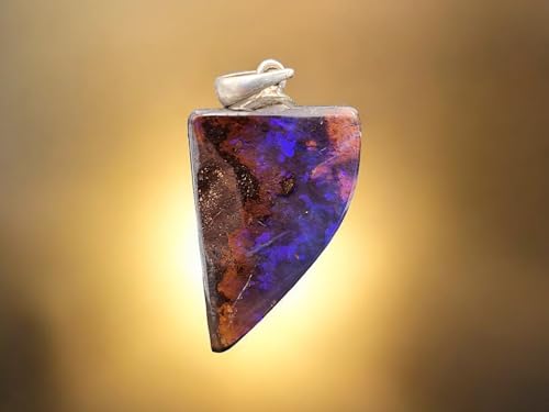 wunderschöner Boulder Opal Anhänger mit 925er Silber Stiftöse, Opal mit Lila-rosa Opalschicht und Pinnfire in blau und grün aus der Tiefe, Maße. 21,7mm x 15mm x 5,2mm, Unikat, Handgeschliffen