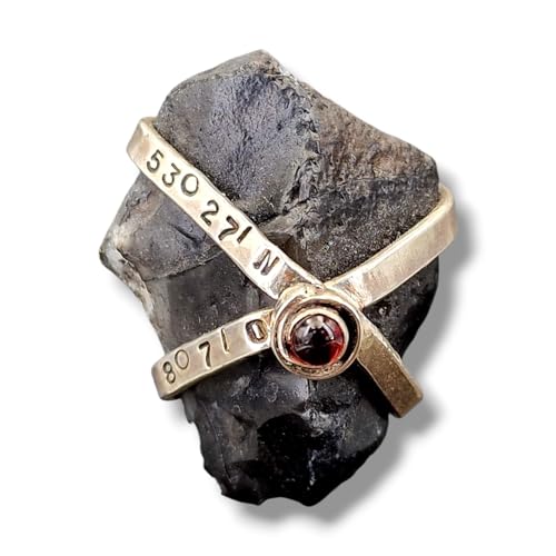 LeoLars-PABE Design Anhänger aus 925er Silber, Feuerstein aus Dangast und rotem Granat Cabochon, gravierte Koordinaten von Dangast, Unikat, Handarbeit, Maße Anhänger: 47mm x 28mm x 23,2