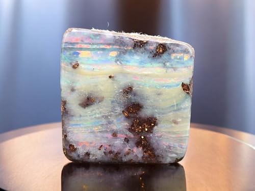 Boulder Opal als Anhänger gebohrt, 60cm Lederband, der Opal besitzt eine gemeine Opalschicht mit horizontalen Streifen imt Multicolor Opalfeuer, Größe 18mm x 18mm x 8,4mm, Unikat, Handgeschliffen