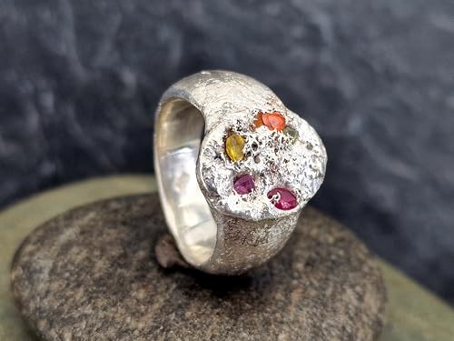 LeoLars-PABE Chaos Sandguss Design Ring in Siegelring Optik aus 925er Silber, Größe 62 (19,7), mit echten verschiedenen Saphiren, Unisex, aufgefusede Oberflächen Struktur, Nr. 137, Unikat, Handarbeit