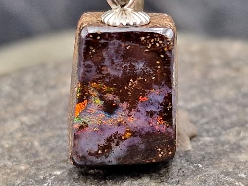 Picture Stone Boulder Opal Anhänger mit 925er Silber Stiftöse, kleines Universum mit Opalfeuer Pinfire in grau, orange, gelb und rot, Anhängermaße: 16mm x 9,6mm x 6,6mm, Unikat, Handgeschliffen
