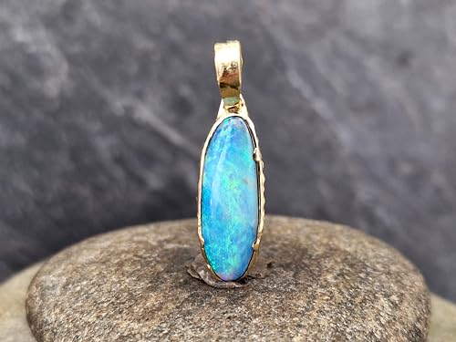 LeoLars-PABE Opal Anhänger mit Lightning Ridge Semi Chrystal Opal aus 585er Gelbgold, Opal - grün-blaues Opalfeuer 19,8x6,6mm, Dot Design Fassung, Unikat, Handarbeit