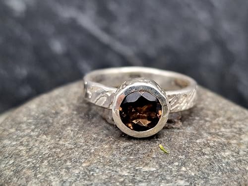 LeoLars-PABE Rauchquarz Design Ring aus 925er Silber, mit einer geprägten Ringschiene und Zargenfassung in Größe 54-55 (17,5), Unikat, liebevolle Handarbeit
