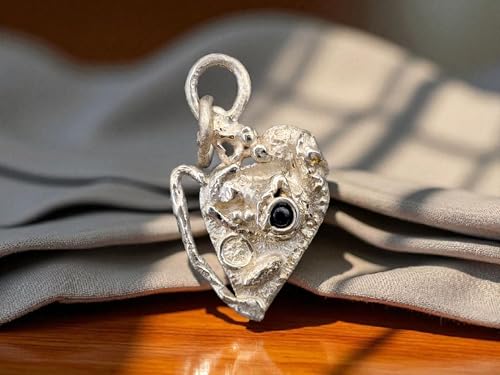 LeoLars-PABE Saphir Design Anhänger aus 925er Silber, stilisierte Herzform, modern, wild, blauer Saphir Cabochon, Unikat, Handarbeit