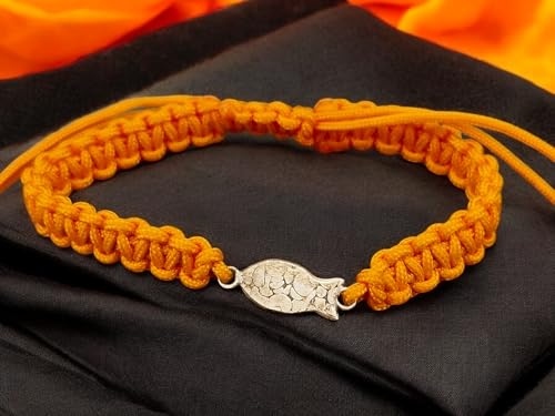 LeoLars-PABE Orangefarbenes Makramee Armband mit geprägtem 925er Silber Schlickfisch, Umfang von 15-26cm, Unikat, Handarbeit, Armbandmaße: 150mm x 8mm x 3,5mm