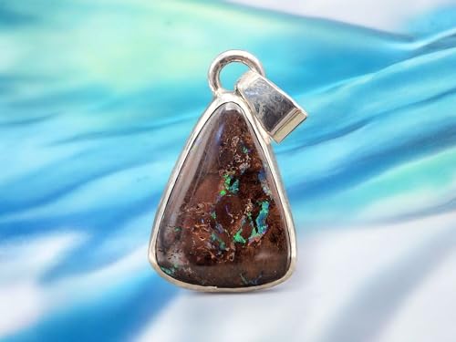 LeoLars-PABE Boulder Opal Anhänger aus 925er Silber in Zargenfassung, Opal mit schönem Muster und grünem Opalfeuer, Unikat, Handarbeit, Unisex, Anhängermaße: 29mm x 18,2mm x 8mm