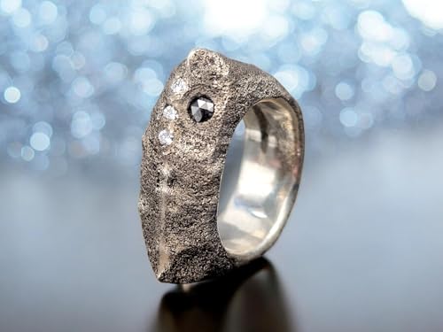 LeoLars-PABE Diamant Dandguss Design Ring aus 925er Silber, grobe steinartige Sandguss Oberfläche, teilgeschwärzt, ein schwarzer Diamant, und 3 weiße Diamanten, Unikat, Handarbeit, Größe 59 (18,7)
