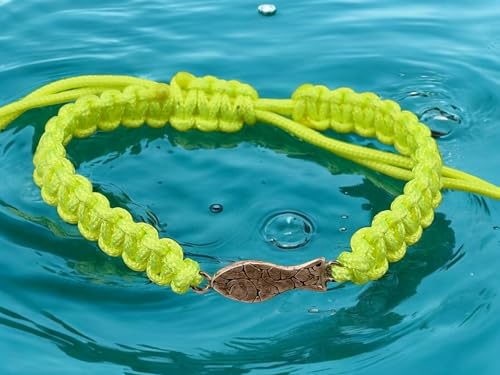 LeoLars-PABE Neon grün-gelbes Makramee Armband mit geprägtem Schlickfisch aus 925er Silber, Umfang von 15-24cm, Unikat, Handarbeit