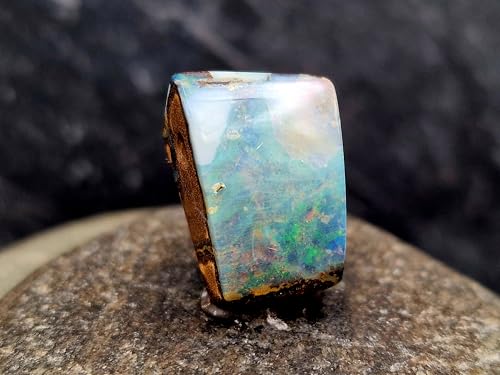 Boulder Opal Anhänger gebohrt mit 60cm Lederband, Opal - helle bis klare Opalschicht mit Multicolor Opalfeuer, 19,2 x 13,4 x 10,4mm, Unikat, Handgeschliffen