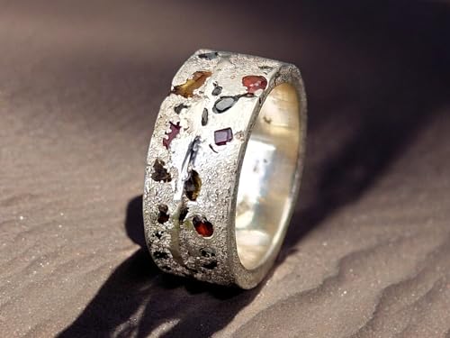 LeoLars-PABE Design Sandguss Chaos Ring, Größe 56 (17,8), aus 925er Silber, Sandguss Oberfläche, verschieden farbige eingegossene echte Saphire, Nr. 133, Unikat, Handarbeit