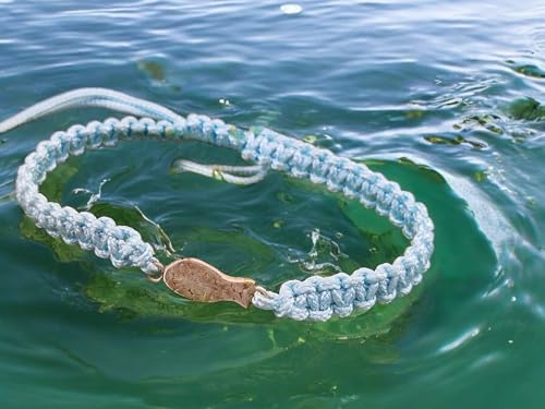 LeoLars-PABE Babyblaues Makramee Armband mit geprägtem Schlickfisch aus 925er Silber, Unikat, Handarbeit, Umfang von 16-23cm