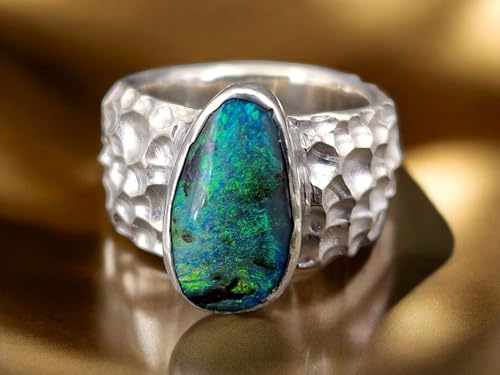 LeoLars-PABE Boulder Opal Design Ring aus 925er Silber, Ring im massiven Krater Design, Opal mit herrlichem grün-blauen Opalfeuer, Größe: 55 (17,5), Unikat, Handarbeit