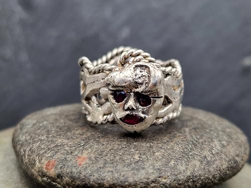 LeoLars-PABE Lady in Red mit Sonnenbrille Design Ring Gr. 57 (18,3) aus 925er Silber, verspielt, verschnörkelt, skurril, mit 3 Rubinen, Unikat, Handarbeit