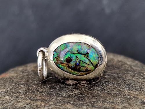 LeoLars-PABE Multicolor Churchwindow Boulder Opal Anhänger aus 925er Silber, Opal 11,5mm x 8,5mm, bunt, mit Muster wie Kirchenfenster, in Zargenfassung, Unikat, Handarbeit, Unisex