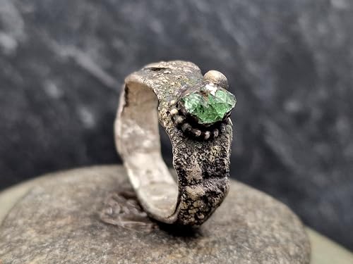 LeoLars-PABE Dermatoid Rohkristall Design Ring aus 925er Silber, Größe 61 (19,2), zum Teil geschwärzt, natürlicher Stein Oberfläche mit Silberkugel, Unikat, Handarbeit
