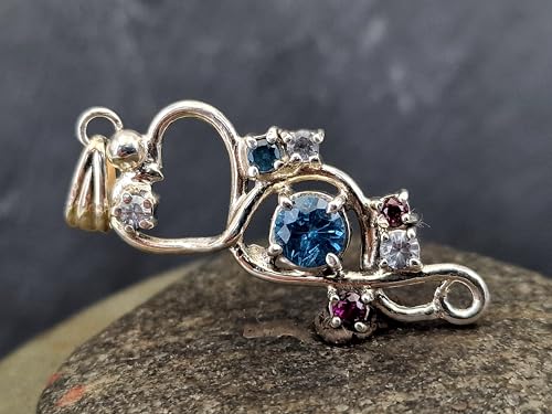 LeoLars-PABE Design Herz Anhänger aus 925er Silber mit Blautopas, Bergkristall und Granat, verspielt und mit Stotzenfassungen, Unikat, Handarbeit