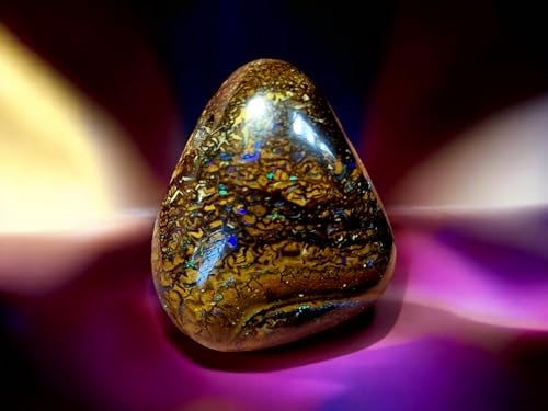 gebohrter Boulder Opal Anhänger mt 60cm Lederband, Opal - mit herrlichem Muster und Opalfeuer in grün und blau als Pinfire und aus kleinen Opaladern, 22,5 x 20,2 x 9,7mm, Unikat, Handgeschliffen
