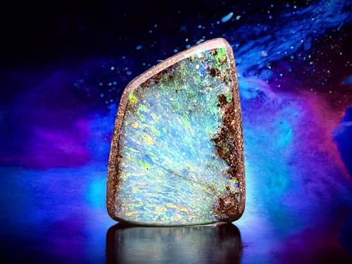 LeoLars-PABE Faszinierender kleiner gebohrter Boulder Opal Anhänger mit 60cm Lederband, grünes bzw. Multicolor Opalfeuer, Maße: 13,5mm x 10mm x 4,6mm, Unikat, Handgeschliffen