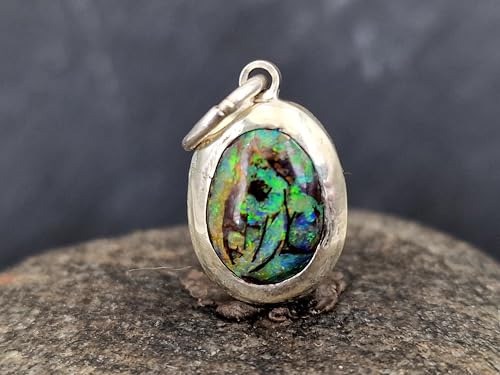 LeoLars-PABE Multicolor Churchwindow Boulder Opal Anhänger aus 925er Silber, Opal 11,5mm x 8,5mm, bunt, mit Muster wie Kirchenfenster, in Zargenfassung, Unikat, Handarbeit, Unisex