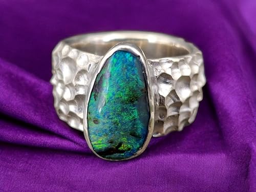 LeoLars-PABE Boulder Opal Design Ring aus 925er Silber, Ring im massiven Krater Design, Opal mit herrlichem grün-blauen Opalfeuer, Größe: 55 (17,5), Unikat, Handarbeit