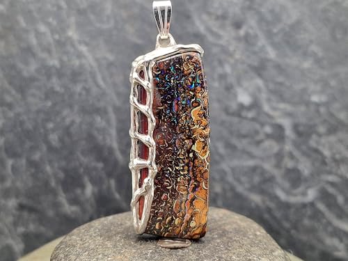 LeoLars-PABE Beidseitiger Boulder Opal Design Anhänger, Käfigfassung aus 925er Silber, tolles Muster mit grün-blauen Opaladern, Unikat, Handgschliffen, Anhängermaße: 44,7mm x 17,2mm x 7,3mm