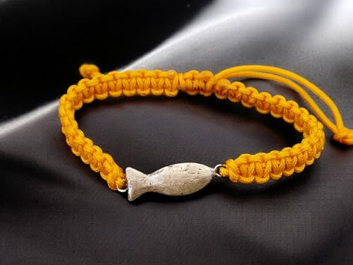LeoLars-PABE Dunkelgelbes Makramee Armband mit Sandguss Schlickfisch aus 925er Silber, Umfang von 18-22cm, Unikat, Handarbeit