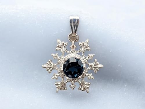 LeoLars-PABE Schneeflöckchen Design Anhänger aus 925er Silber, rund facettiertem London Blue Topas, Unikat, Handarbeit, Anhängermaße: 24,2mm x 21,1mm x 6,9mm