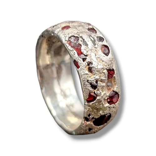 LeoLars-PABE Sandguss Chaos Design Ring mit roten Spinell Steinen in Größe 56 (18) aus 925er Silber mit typischer Sandguss Oberfläche, Unikat, liebevolle Handarbeit