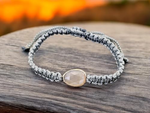 LeoLars-PABE Edelgraues Makramee Armband mit weißem Labradorit im Rosenschliff in einer 925er Silberfassung, Umfang von 17-23cm, Unikat, Handarbeit