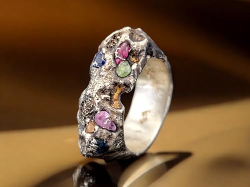 LeoLars-PABE Teilgeschwärzten Design Chaos Sandguss Ring aus 925er Silber, Größe 60-61(19,2), mit echten eingegossenen Saphiren in verschiedenen Farben und Formen, Nr. 134, Unikat, Handarbeit, Unisex