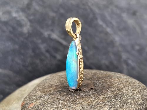 LeoLars-PABE Opal Anhänger mit Lightning Ridge Semi Chrystal Opal aus 585er Gelbgold, Opal - grün-blaues Opalfeuer 19,8x6,6mm, Dot Design Fassung, Unikat, Handarbeit