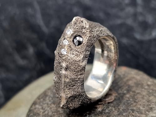 LeoLars-PABE Diamant Dandguss Design Ring aus 925er Silber, grobe steinartige Sandguss Oberfläche, teilgeschwärzt, ein schwarzer Diamant, und 3 weiße Diamanten, Unikat, Handarbeit, Größe 59 (18,7)