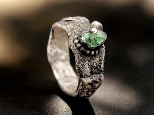 LeoLars-PABE Dermatoid Rohkristall Design Ring aus 925er Silber, Größe 61 (19,2), zum Teil geschwärzt, natürlicher Stein Oberfläche mit Silberkugel, Unikat, Handarbeit