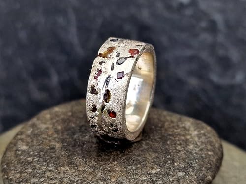 LeoLars-PABE Design Sandguss Chaos Ring, Größe 56 (17,8), aus 925er Silber, Sandguss Oberfläche, verschieden farbige eingegossene echte Saphire, Nr. 133, Unikat, Handarbeit