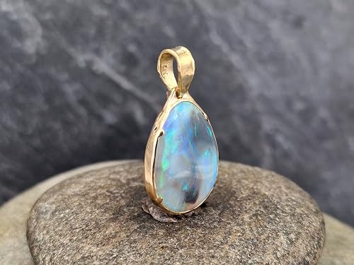 LeoLars-PABE Lightning Ridge Opal Anhänger aus 585er Gelbgold, Opal - Semi Chrystal mit blau-grünem Opalfeuer, 18,2x14,2mm, beidseitig, Unikat, Handarbeit