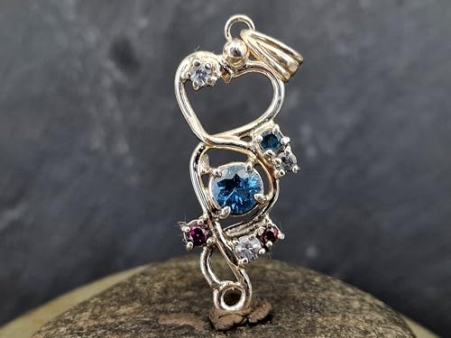 LeoLars-PABE Design Herz Anhänger aus 925er Silber mit Blautopas, Bergkristall und Granat, verspielt und mit Stotzenfassungen, Unikat, Handarbeit