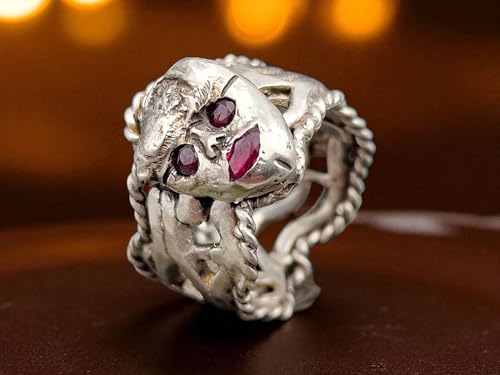 LeoLars-PABE Lady in Red mit Sonnenbrille Design Ring Gr. 57 (18,3) aus 925er Silber, verspielt, verschnörkelt, skurril, mit 3 Rubinen, Unikat, Handarbeit