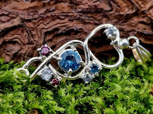 LeoLars-PABE Design Herz Anhänger aus 925er Silber mit Blautopas, Bergkristall und Granat, verspielt und mit Stotzenfassungen, Unikat, Handarbeit