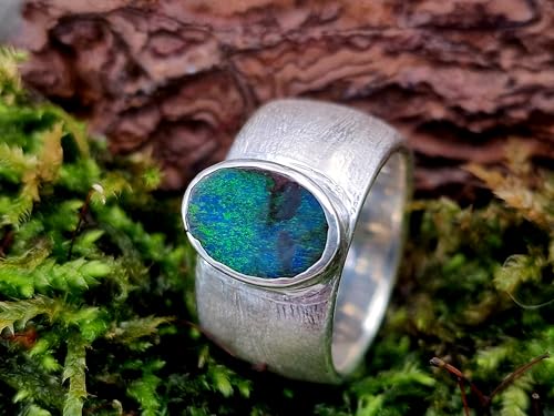 LeoLars-PABE Massiver Design Boulder Opal Ring aus 925er Silber, fein schraffierte Oberfläche, Opal-grünes Opalfeuer Pinfire, Größe: 56 (18), Unikat, Handarbeit