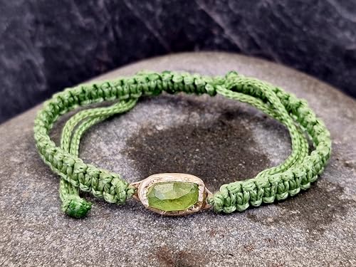 LeoLars-PABE Grünes Makramee Armband mit grünem Phrasiolith im Rosenschliff in einer 925er Silberfassung, Umfang von 17-27cm, Unikat, Handarbeit, Unisex