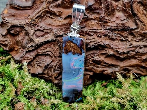 LeoLars-PABE Boulder Opal Picture Stone Anhänger mit 925er Silber Stiftöse, Nebel mit mehrfarbigem pastellfarbenem Opalfeuer, Anhängermaße: 26,2mm x 7,9mm x 5,1mm, Unikat, Handgeschliffen