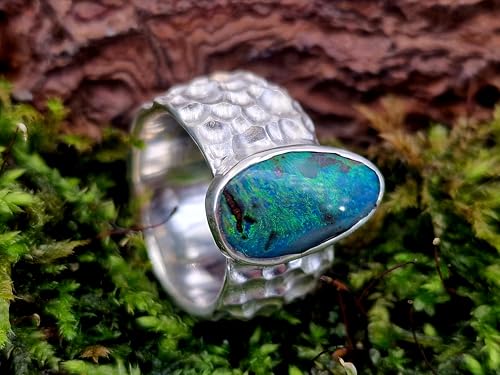 LeoLars-PABE Boulder Opal Design Ring aus 925er Silber, Ring im massiven Krater Design, Opal mit herrlichem grün-blauen Opalfeuer, Größe: 55 (17,5), Unikat, Handarbeit