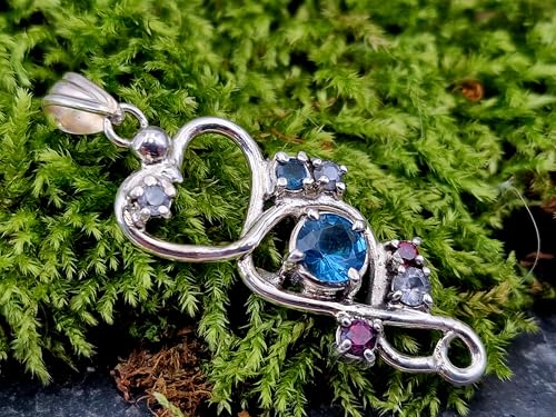 LeoLars-PABE Design Herz Anhänger aus 925er Silber mit Blautopas, Bergkristall und Granat, verspielt und mit Stotzenfassungen, Unikat, Handarbeit