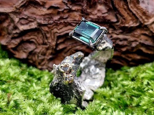 LeoLars-PABE Krasser offener Design Ring, Gr.57 (18,3), aus geschwärztem 925er Silber mit grünblauem Turmalin und 2 Labgrown Diamanten in 585er Gelbgoldfassung, Stein Optik, Unikat, Handarbeit