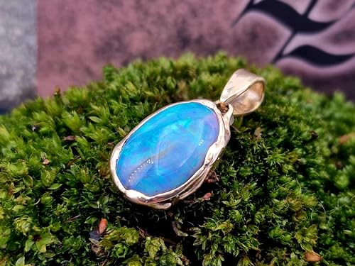 LeoLars-PABE Semi Chrystal Opal Anhänger aus Lightning Ridge mit Wellen Design Fassung aus 585er Gelbgold, Opal blau-grünes Opalfeuer, 13,8x9,2mm, Unikat, Handarbeit