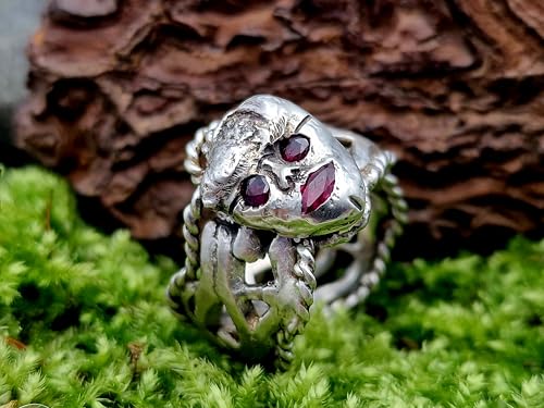 LeoLars-PABE Lady in Red mit Sonnenbrille Design Ring Gr. 57 (18,3) aus 925er Silber, verspielt, verschnörkelt, skurril, mit 3 Rubinen, Unikat, Handarbeit
