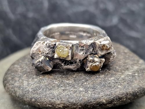 LeoLars-PABE Rohdiamant Design Sandguss Ring aus 925er Silber, Sandguss Oberflächenstruktur teilgeschwärzt, vier verschieden farbige Rohdiamant Würfel, Unikat, Handarbeit, Ringgröße 59 (18,7)