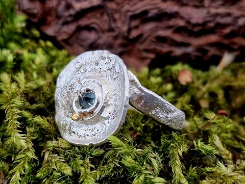 LeoLars-PABE Grob geschmiedeter Parti Saphir Design Ring, Gr. 56 (18), aus 925er Silber und kleinem Goldakzent, organisch wild, Unikat, Handarbeit