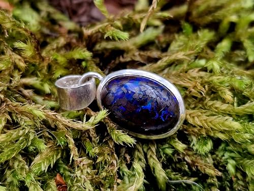 LeoLars-PABE Matrix Boulder Opal Design Anhänger aus 925er Silber, Opal: 12,5mm x 8,5mm mit Opaladern mit blau-lila intensivem Opalfeuer, Unikat, Handarbeit, Unisex